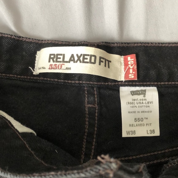 Levi’s distressed jean shorts - Picture 4 of 4